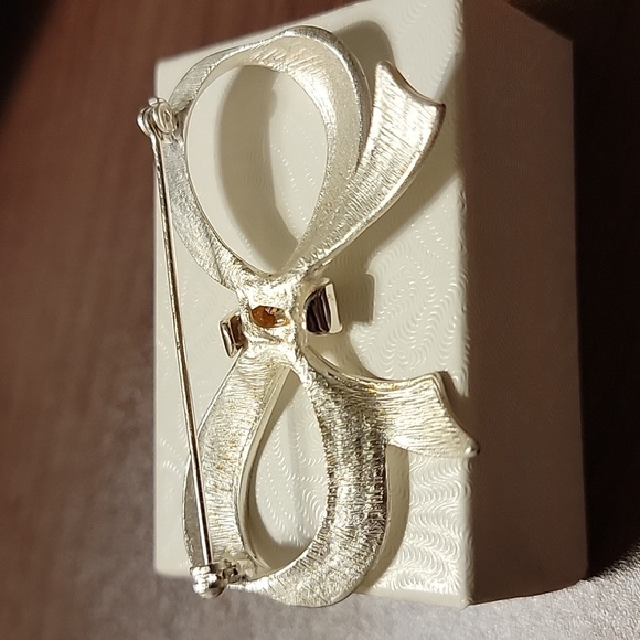Silver Tone Large Christmas Ribbon Bow Metal Brooch Pin Holiday Vintage? Costume - Picture 14 of 16